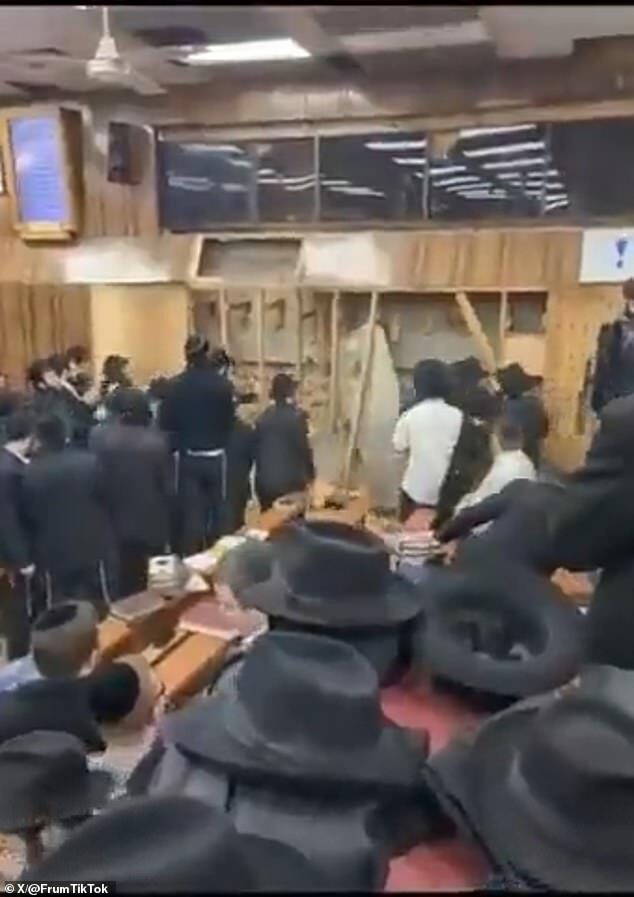Click to enlarge synagogue riot
