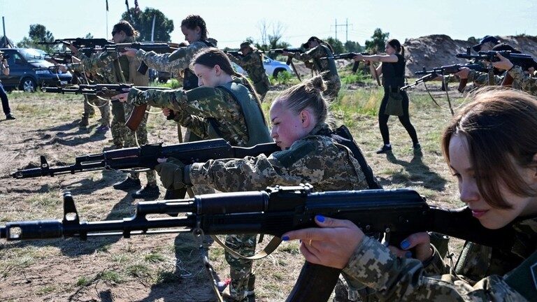 Click to enlarge Female cadets take part in weapons training on the outskirts of Kiev, Ukraine