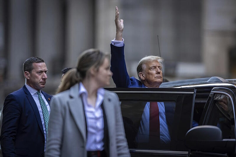 Click to enlarge trump leave new york courtroom