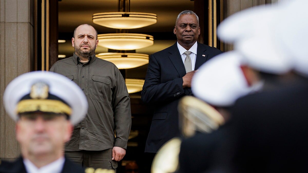Click to enlarge lloyd austin rustem umerov ukraine defense minister