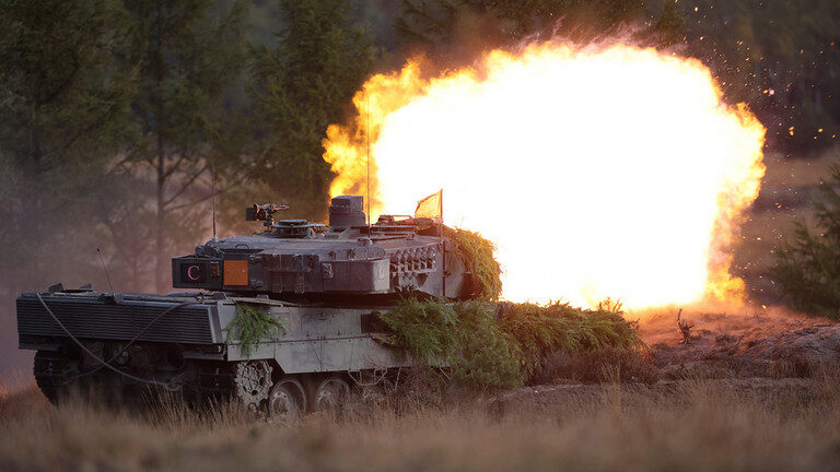 Click to enlarge Leopard 2 tank