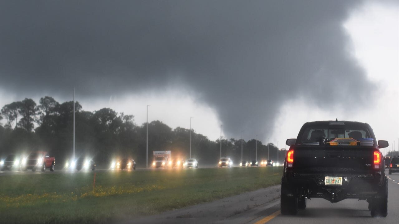Tornado forms near Martin Highway and crosses over Interstate 95