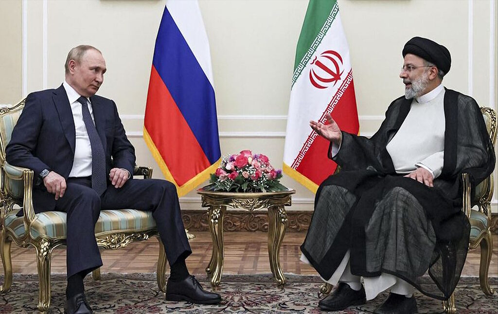 Click to enlarge putin Ebrahim Raisi iran meeting