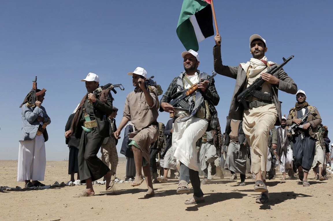 Click to enlarge houthi fighters rally palestine