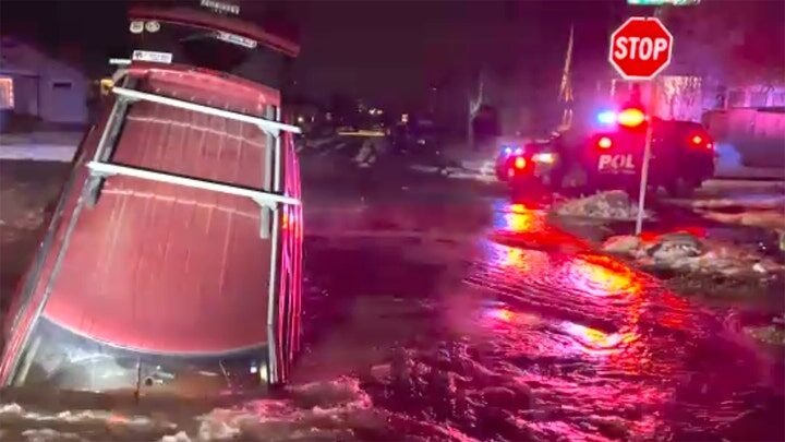 A scary moment took place for a couple when their car plunked into a sinkhole last week in Vancouver, Washington.