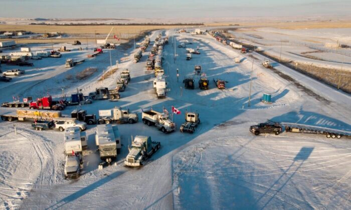 Click to enlarge trucker convoy coutts alberta