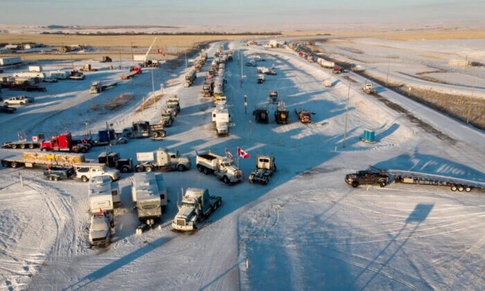 trucker convoy coutts alberta