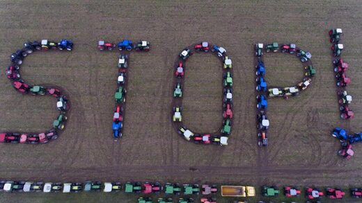 Click to enlarge france farmers protest tractors stop