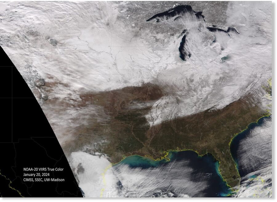 Snow cover in the CONUS. Zooming in on the western Great Lakes, ice can be seen forming along the Lake Michigan shoreline.