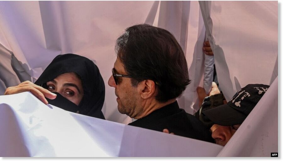 Click to enlarge Imran Khan and his wife
