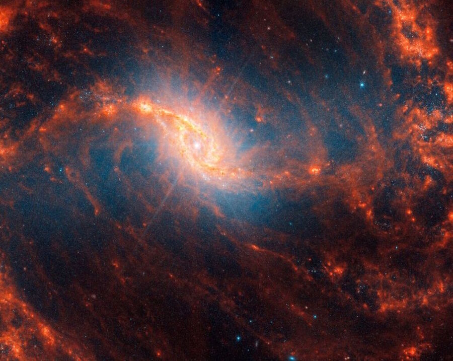 spiral galaxy NGC 1365 jwst webb telescope