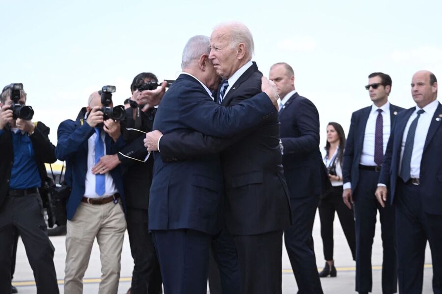 Click to enlarge biden netanyahu hug