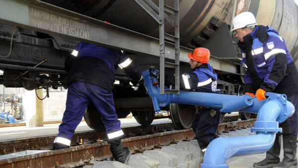 Working men gas pipe