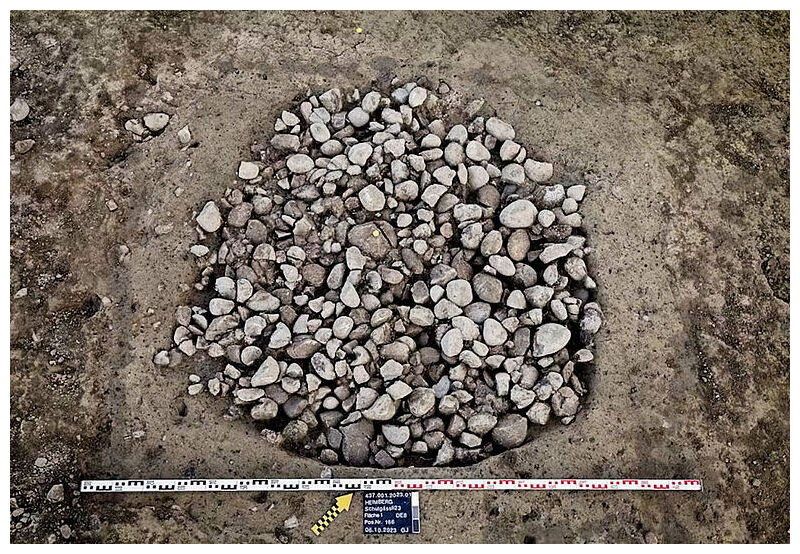 Click to enlarge Pit with Heat Stones