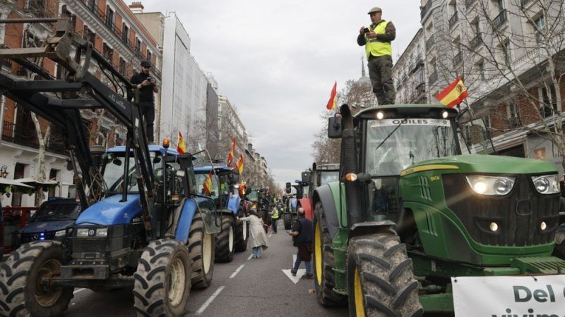 Click to enlarge farmer protest spain