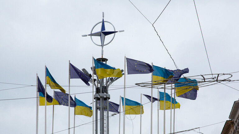 Nato and Ukrainian flag