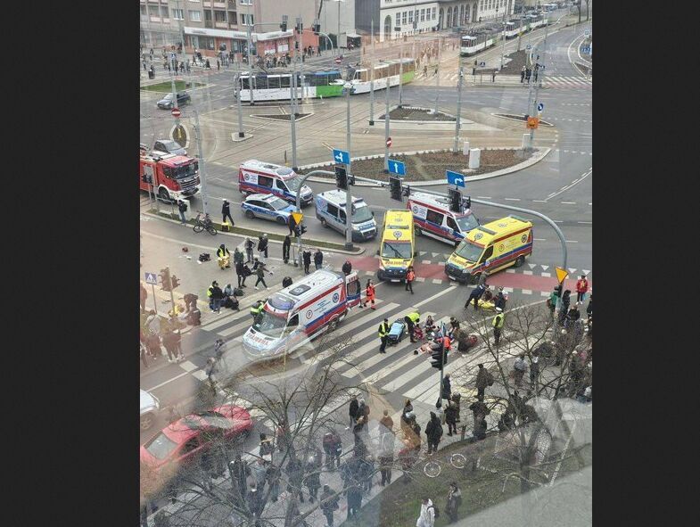 poland car crowd