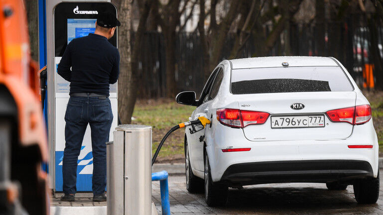 Fueling car