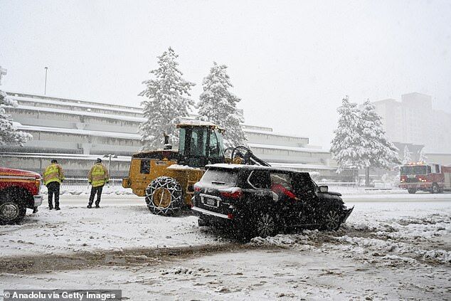 Click to enlarge car accident blizzard california nevada