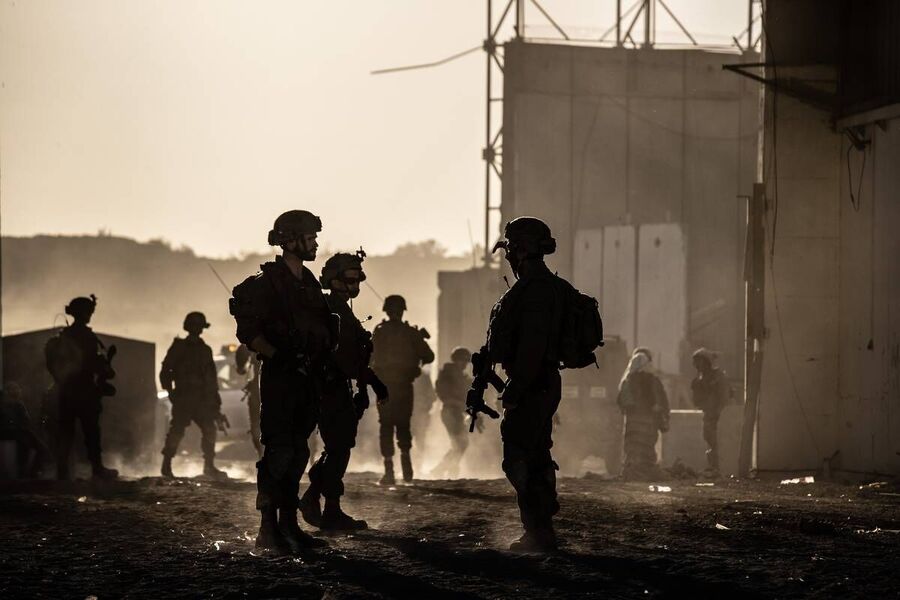 israel solider troops