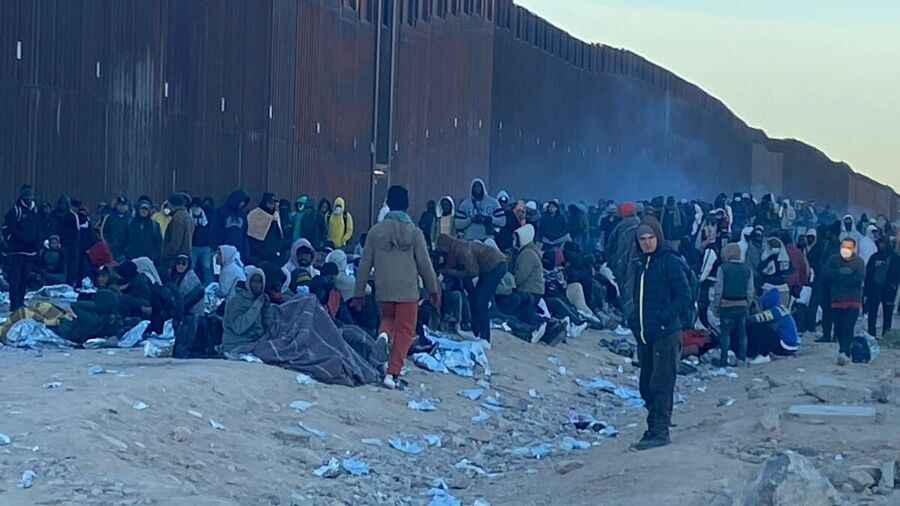 Click to enlarge migrants arizona december 2023