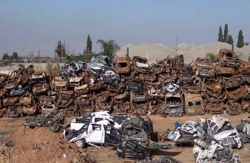 Click to enlarge oct 7 cars destroyed idf