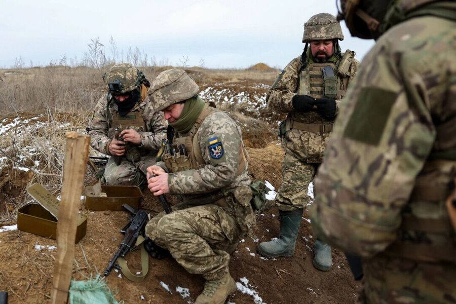 Ukrainian servicemen prepare their weapons during a military training exercise near the front line in the Donetsk region, on Feb. 23, 2024.