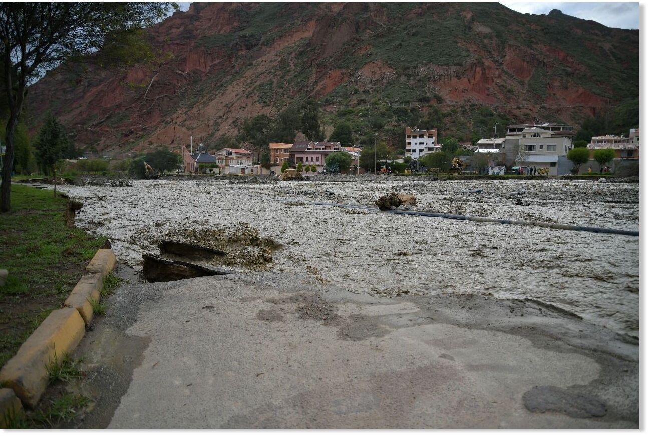 Heavy rains prompt La Paz authorities to declare state of emergency in
