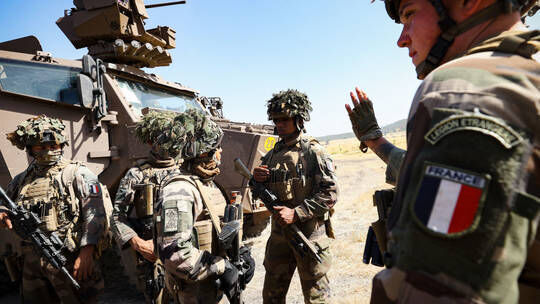 Click to enlarge French soldiers
