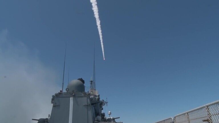 Click to enlarge rocket strike Kremenchug