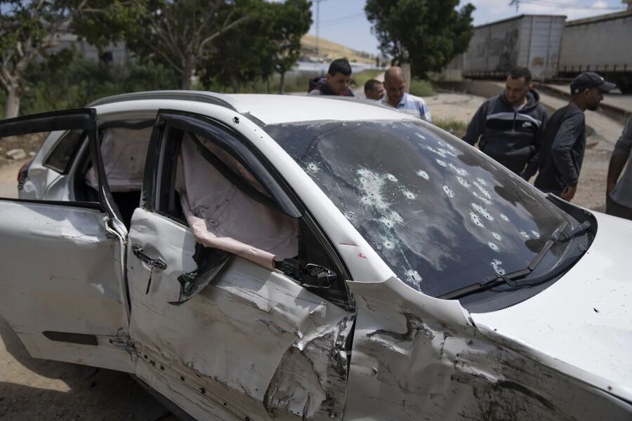 idf attack west bank april 2024