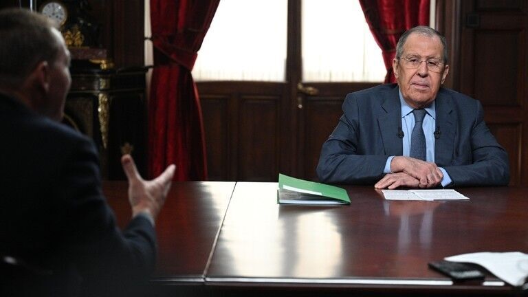 Click to enlarge Russian Foreign Minister Sergey Lavrov speaks to the media.