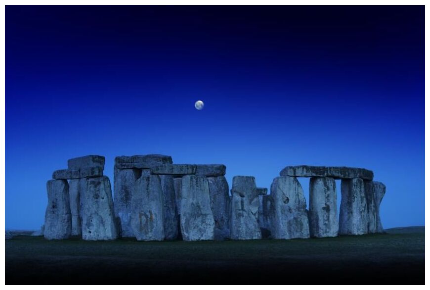 Stonehenge and the Moon 2