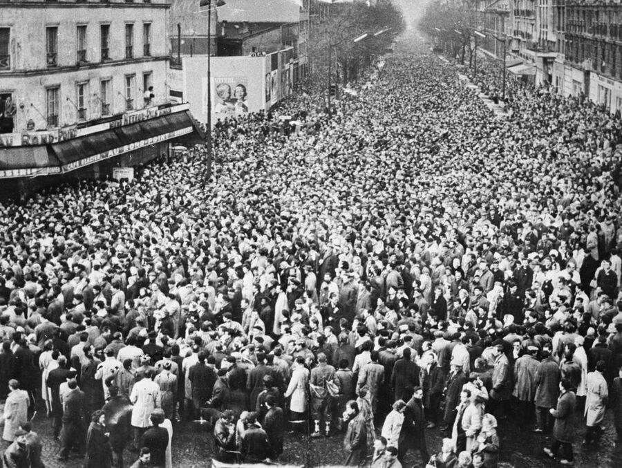 The working people of Paris demanding an end to the war in Algeria. 1962. Reproduction of a photo from the newspaper L'Humanite.
