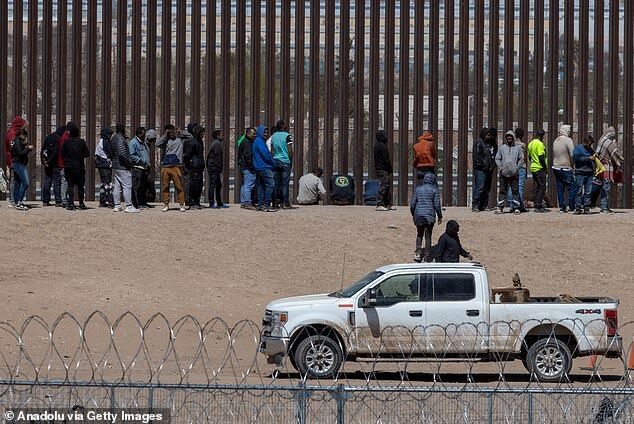 Click to enlarge undocumented migrants 5