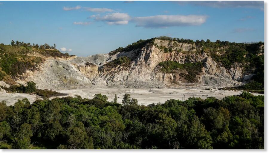 Click to enlarge The Solfatara crater, part of the Campi Flegrei Volcano in Pozzuoli, the biggest caldera of southern Italy.
