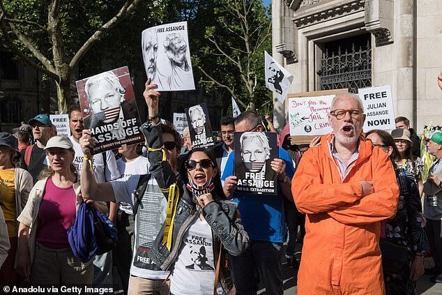 assange protest extradition
