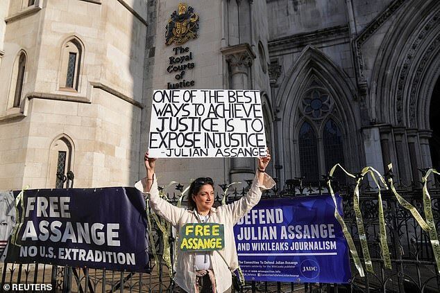 assange protest extradition