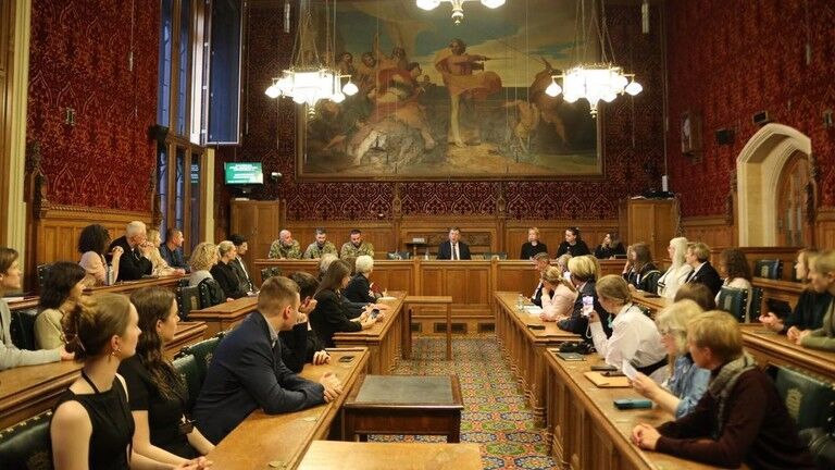 A delegation from Kiev's ultranationalist Azov unit has received heroes' welcome in London