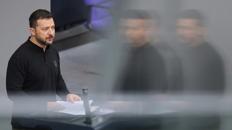 Click to enlarge Ukraine's Vladimir Zelensky addresses the German parliament.