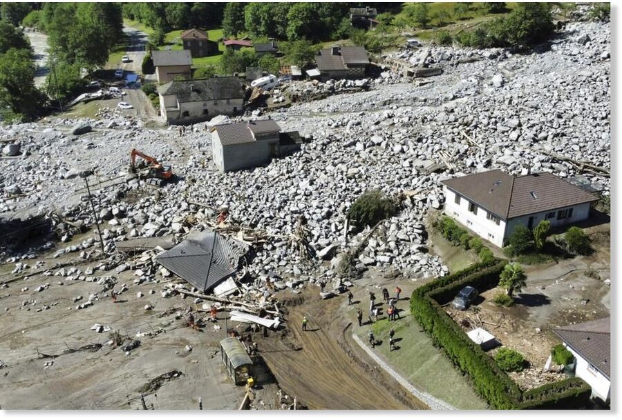Click to enlarge Lostallo in southern Switzerland, after a landslide caused by the bad weather and heavy rain in the Misox valley