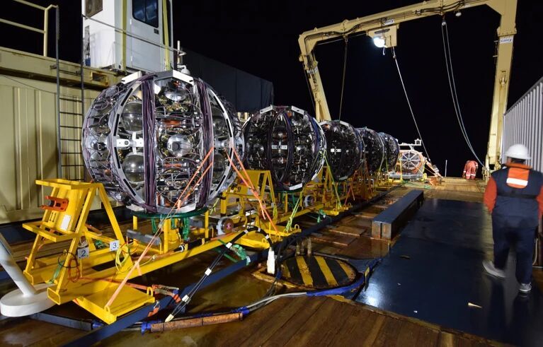 undersea neutrino detector arca
