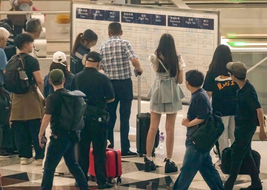 Click to enlarge hong kong airport