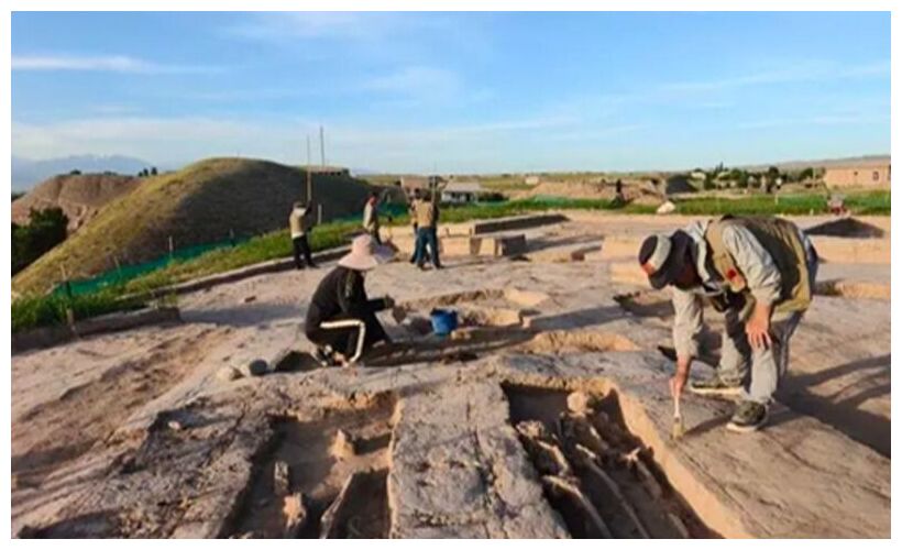 Chinese, Uzbek archeologists work on archaeological site.