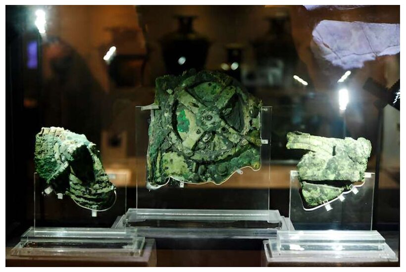 Click to enlarge Antikythera mechanism.