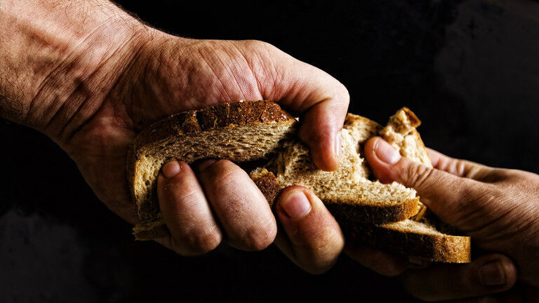 Click to enlarge food war, food shortage, stealing food, bread