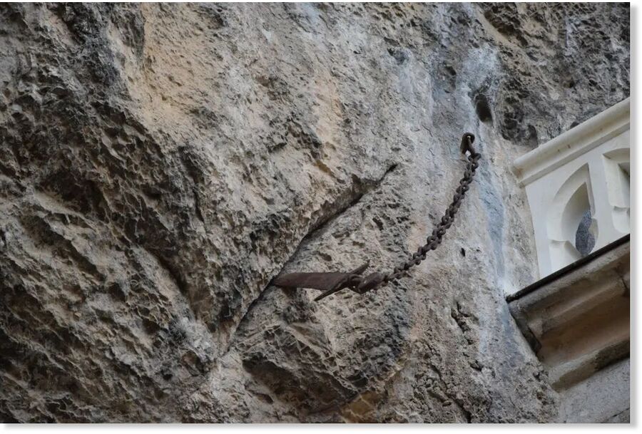 Click to enlarge Durandal sword