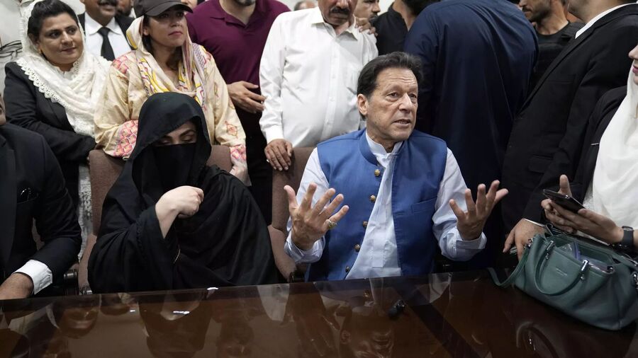imran khan wife Bushra Bibi