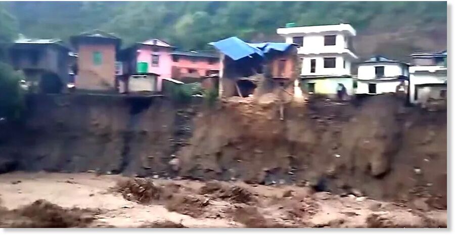 Swollen Tatopani Jinchaur river.
