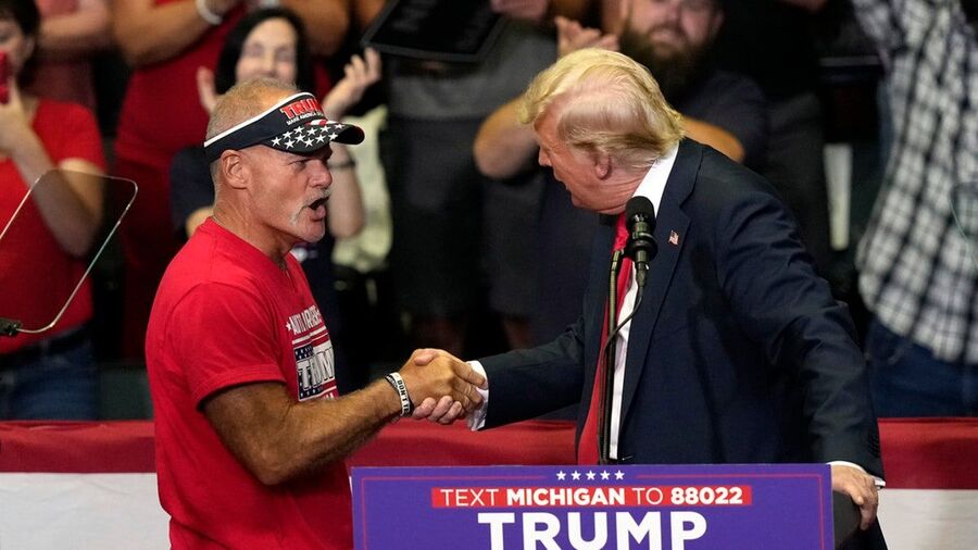 Click to enlarge trump michigan rally auto worker
